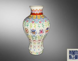 粉彩暗八仙宝相花瓜棱