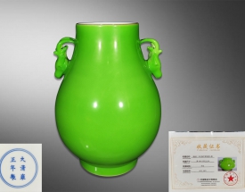 单色釉苹果绿鹿头尊