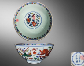 青花斗彩龙凤纹碗