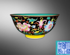 粉彩黑釉内松石绿宫碗