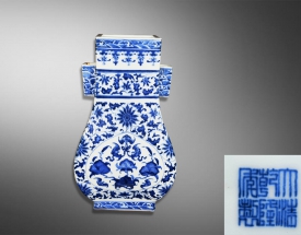 青花缠枝花卉纹琵琶尊