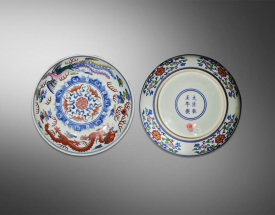 斗彩青花矾红龙凤纹五