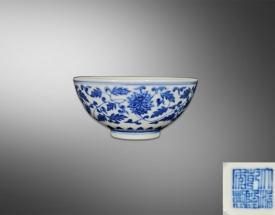 青花缠枝菊花小碗