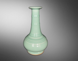 龙泉窑铉纹长颈瓶
