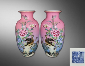 粉彩花鸟纹灯笼瓶一对
