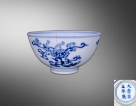 青花花卉纹小碗