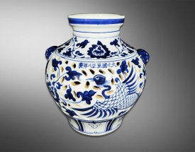 青花镂空双耳尊