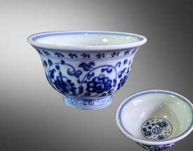 青花压手杯