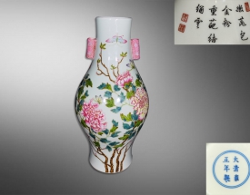 粉彩牡丹富贵橄榄瓶