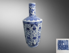 青花花卉莱菔瓶