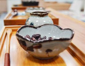 甜白釉暗刻龙纹竹节氿