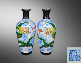 粉彩绿龙火焰纹观音瓶