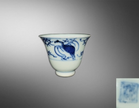 青花三鹤祥云纹小杯