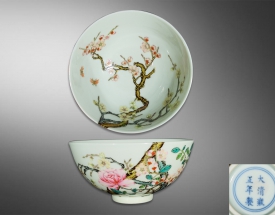 粉彩过墙花卉纹碗
