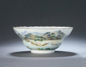 粉彩描金山水花口碗 