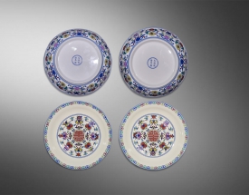 斗彩暗八仙万字纹盘