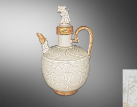 定窑印花鎏金狮钮执壶