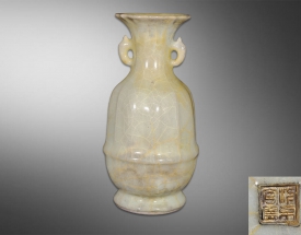 官窑双耳葵口瓶