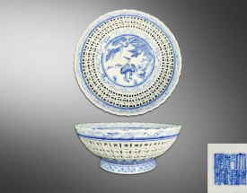青花云龙纹镂空大碗