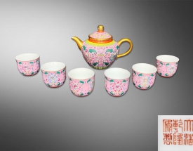 粉彩描金缠枝花卉酒具