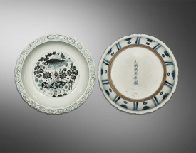 青花鱼藻纹葵口高腰盘