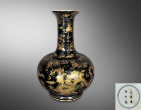 乌金釉描金龙纹荸荠瓶
